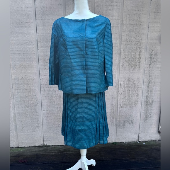 Akris Punto Teal Silk Collarless Blazer & Skirt Set